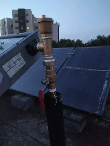 תיקון צנרת לקולטים בדוד שמש 2